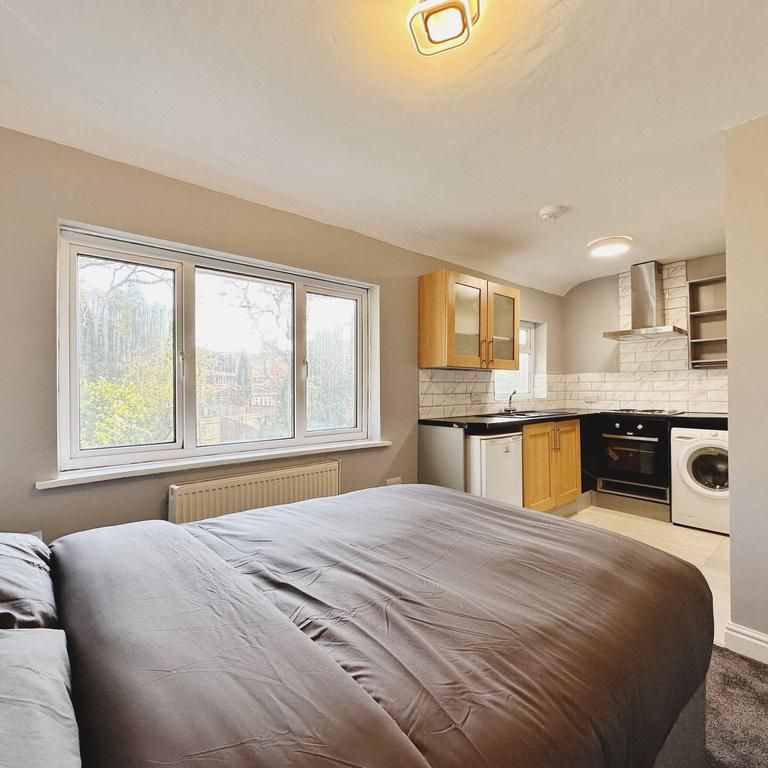 Studio to rent - Photo 1