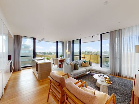 BEAUTIFUL BRIGHT & AIRY APARTMENT WITH STORAGE & PARKING - Photo 4
