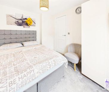 4 bedroom semi-detached house to rent - Photo 5