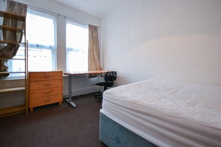 Price £2,200 pcm - Available 01/07/2025 - Furnished - Photo 3