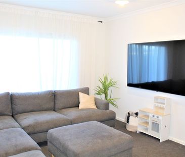 3 BEDROOM FAMILY HOME IN GREAT LOCATION - Photo 2