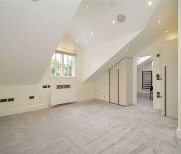 An impressive six bedroom modern family home close to Wimbledon Com... - Photo 4