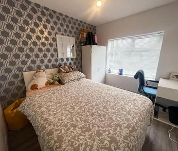 4 bedroom flat to rent - Photo 5
