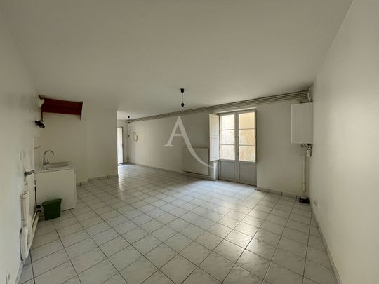 Location Appartement 4 pièces 100m² FONTENAY LE COMTE 85200 - Photo 1