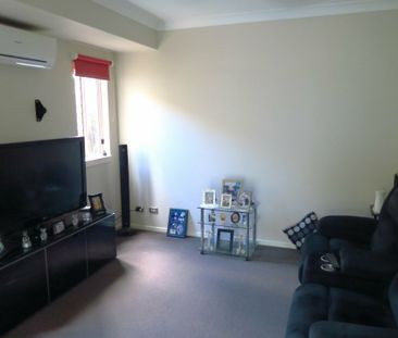 IMMACULATE HOME IN QUIET CLOSE - Photo 4