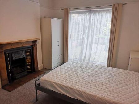 Bedroom Detached House In Winton, BH9 - Photo 5