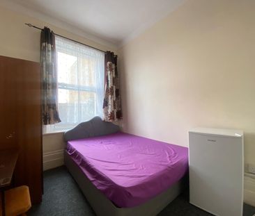 Room in a Shared Flat, Woodgrange Road, E7 - Photo 6