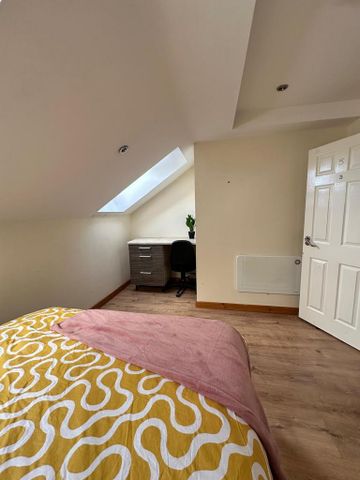 1 bedroom in a house share to rent - Photo 3