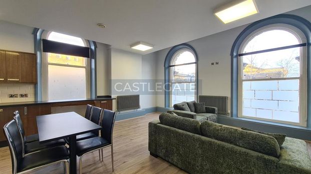1 bedroom in a flat share to rent - Photo 1