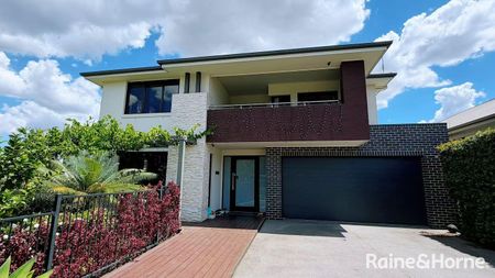 Luxury Ex-Display Home with High Ceilings and Exceptional Space - Photo 5