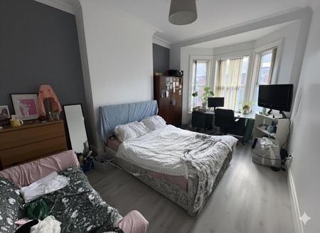 3 bedroom flat to rent - Photo 4