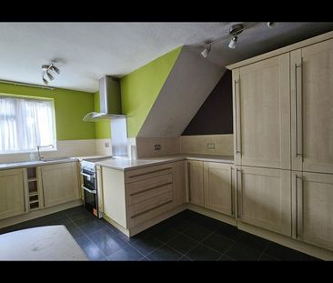 2 Bed Maisonette, Green Acres, CR0 - Photo 3