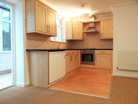 Victoria Road North, Southsea - Photo 3