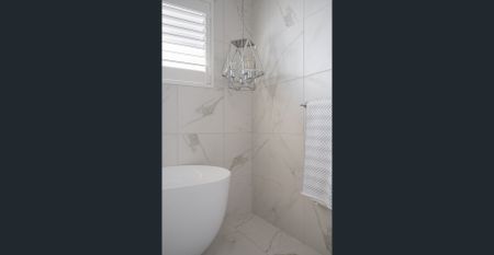 Stunning Hamptons-Inspired Single-Level Home for Rent in Oran Park - Photo 5