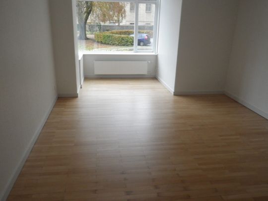 Prisvenlig 2-værelses lejlighed med altan - Photo 1