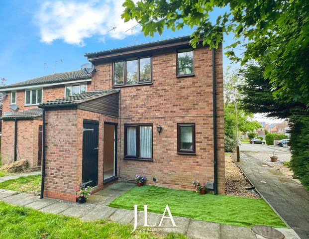 1 bed flat to rent in Warren Drive, Leicester - Photo 1