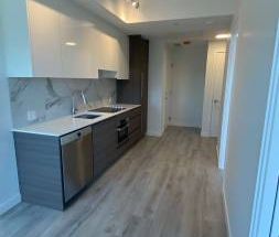 Surrey highrise 1 bed condo close to gateway skytrain - Photo 2