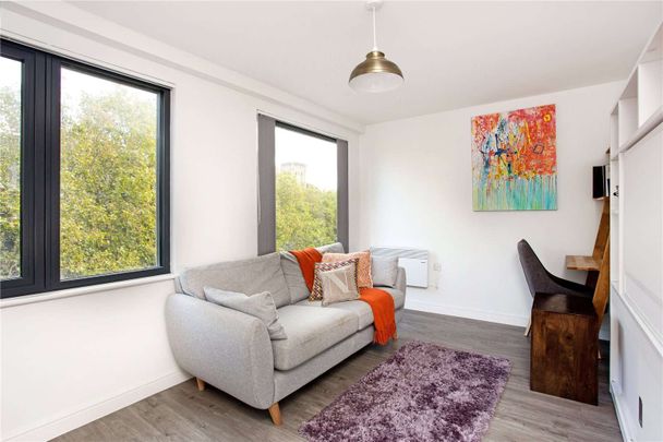 A superb studio apartment located in popular The Milliners development - Photo 1