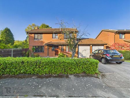 4 bedroom detached house to rent - Photo 4