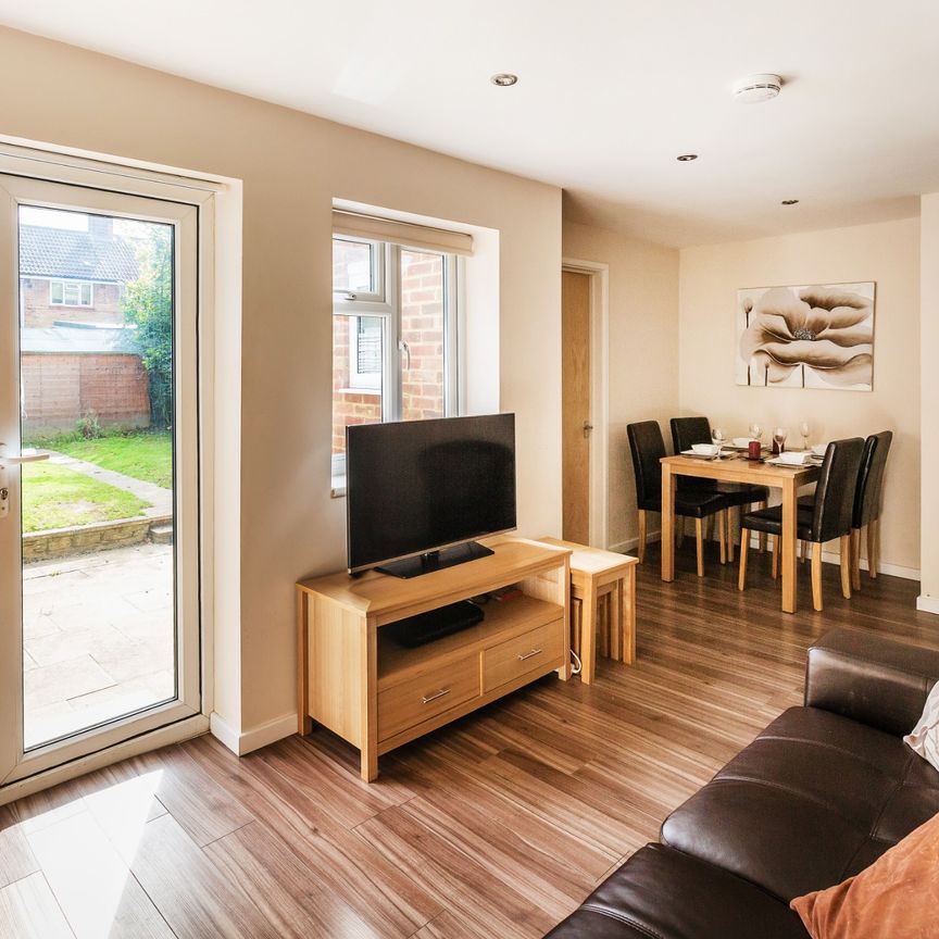 Completely refurbished 6 bed HMO with 5 en-suites 2 - Photo 1