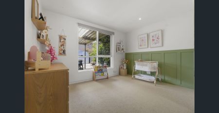 Spacious 3-Bedroom Home + Self-Contained Granny Flat in Prime Seaford Location - Photo 4