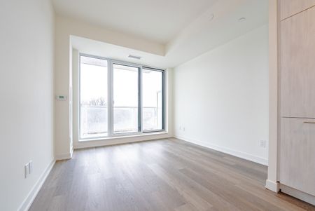 For Lease - 6 David Eyer Road Unit# 409, Richmond Hill, Ontario - Photo 2