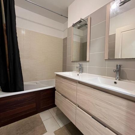 Location Appartement 4 pièces 76m² STE CLOTILDE 97490 - Photo 4