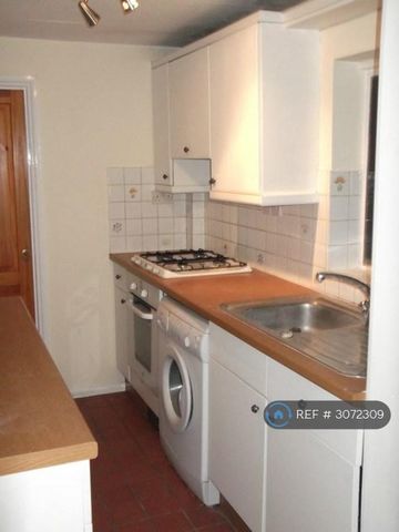 3 bedroom terraced house to rent - Photo 4