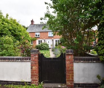2 bedroom semi-detached house to rent - Photo 4