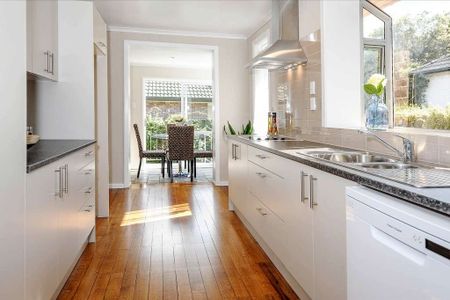 Charming 3-Bedroom Home in Panmure – Prime Location! - Photo 5