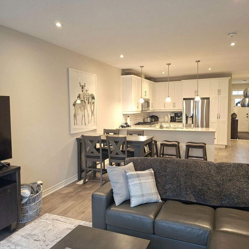 For Lease - 5 McClay Avenue, Grimsby, Ontario - Photo 1