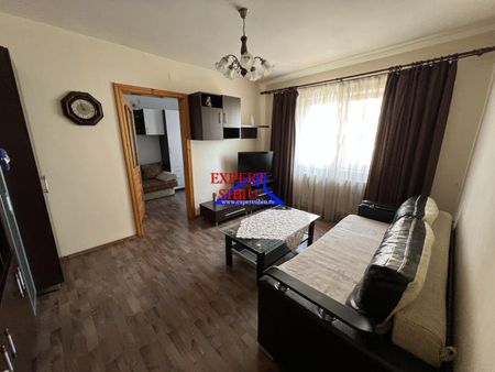 INCHIRIEZ apartament 2 camere , renovat,zona Vasile Aaron - Photo 4