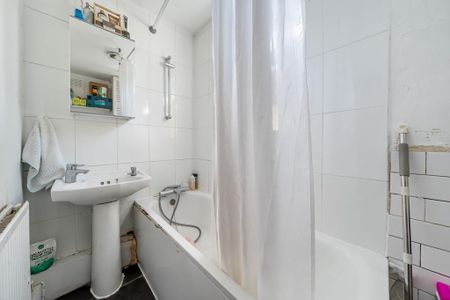 4 bedroom terraced house to rent - Photo 4