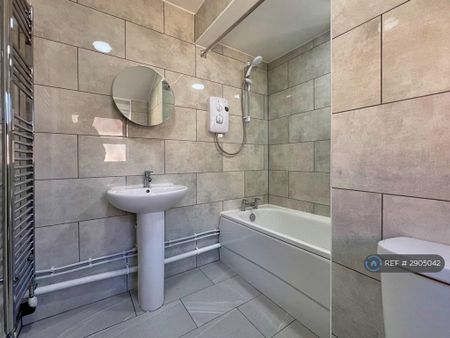 3 bedroom semi-detached house to rent - Photo 3