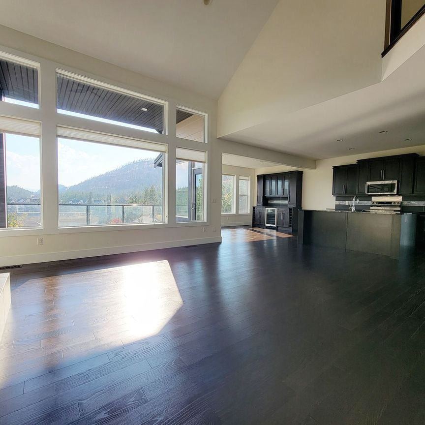 Beautiful 4 bed + den/4 bath Home in Wilden - Photo 1