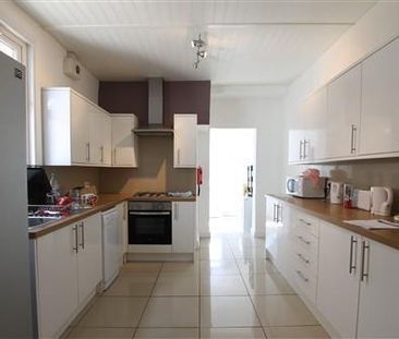 6 bedroom terraced house to rent - Photo 4