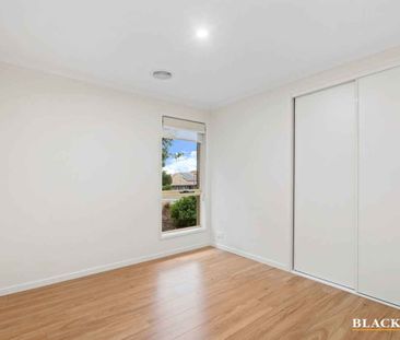 Renovated & Stylish Three Bedroom Home in Macgregor - Photo 5