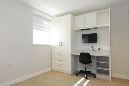 5 bedroom flat to rent - Photo 4
