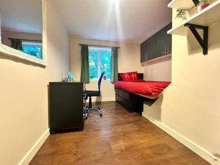 21 Montfort Close, UKC - Photo 2