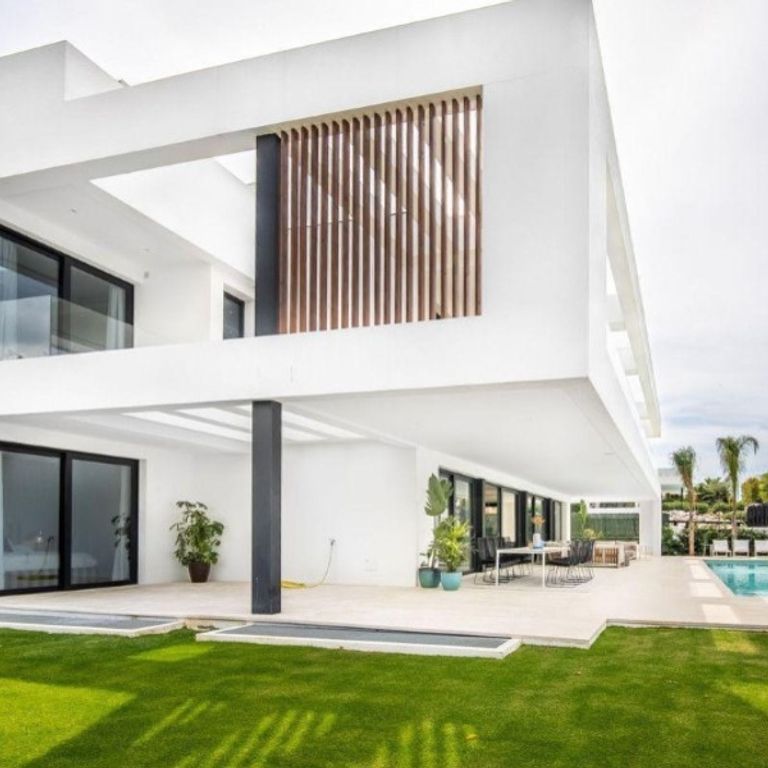 6 room luxury Detached House for rent in Marbella, Spain - Photo 1