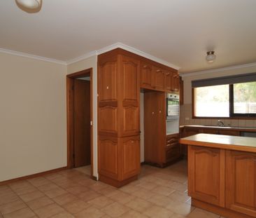 Spacious 2 Bedroom Villa In A Highly Sought After Locale! - Photo 4