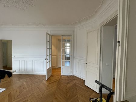 APPARTEMENT FAMILIAL (4 CHAMBRES) DE 224 m2, SAINT-AUGUSTIN DERNIER ÉTAGE AVEC BALCON ET TERRASSE - Photo 4