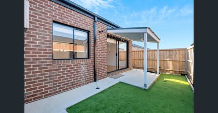 Neat & tidy, three bedroom home. - Photo 3