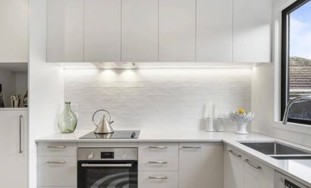 Nearly new townhouse on St Heliers border - Photo 3