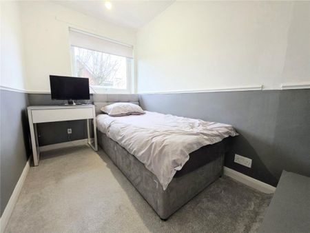 3 bed terraced house to rent in Bramfield Road East, Rayleigh, SS6 - Photo 5