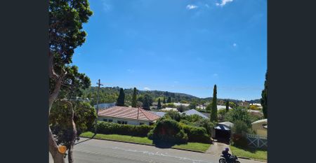 UPSTAIRS APARTMENT - Photo 3