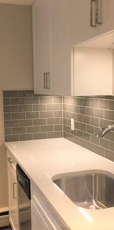 Large 1 Bedroom Unit In The West End With In-Suite Laundry - Photo 1