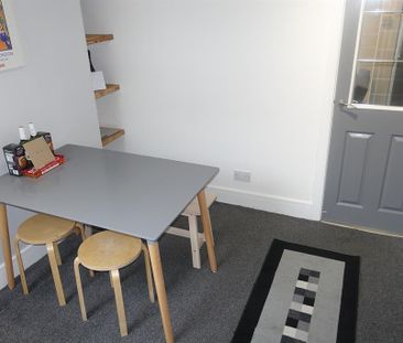 2 bedroom private hall to rent - Photo 3