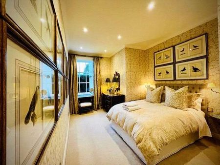 Short Let - Forming part of the Grade I listed building and set in fifty acres of gardens and grounds, this stunning furnished apartment offers grand accommodation. - Photo 5