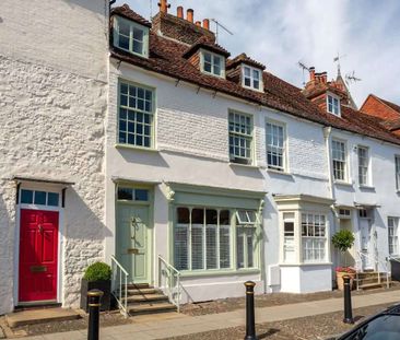 An impressive Grade II listed home in the heart of Westerham, overl... - Photo 2